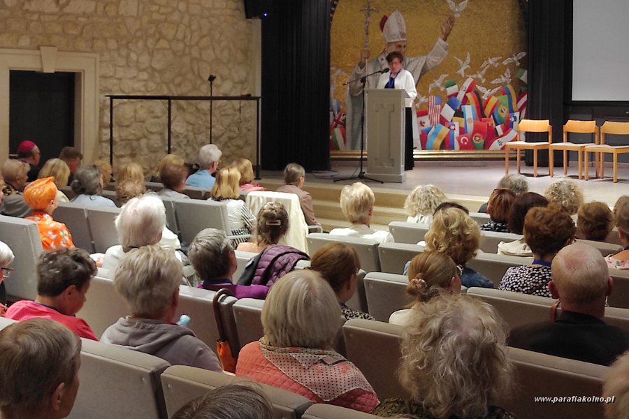 097 Konferencje w Sali Papieskiej.jpg